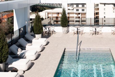 Hotel X